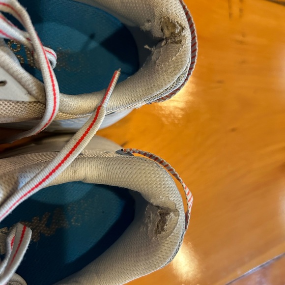 Hoka Rincon 2 - Women’s size 7 - Picture 5 of 6